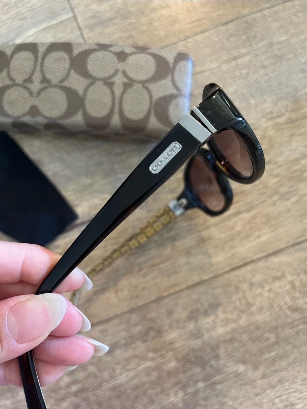 Coach Women's Brown Gradient Lens Sunglasses with Signature Temple Detail - Picture 2 of 6